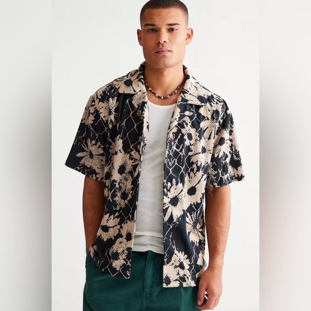 Urban Outfitters 20” PTP Jacquard Short Sleeve Shirt, Black/Cream, Size Small.